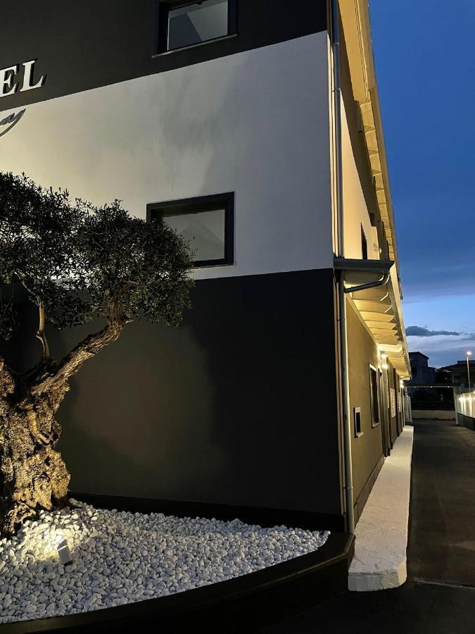 Hotel Cristian Giugliano In Campania Exteriör bild
