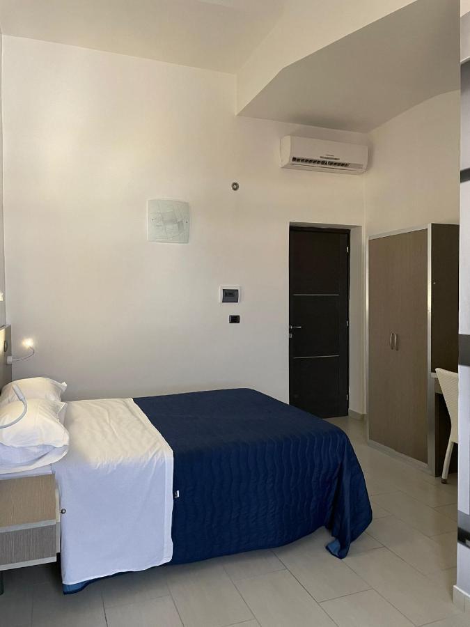 Hotel Cristian Giugliano In Campania Exteriör bild