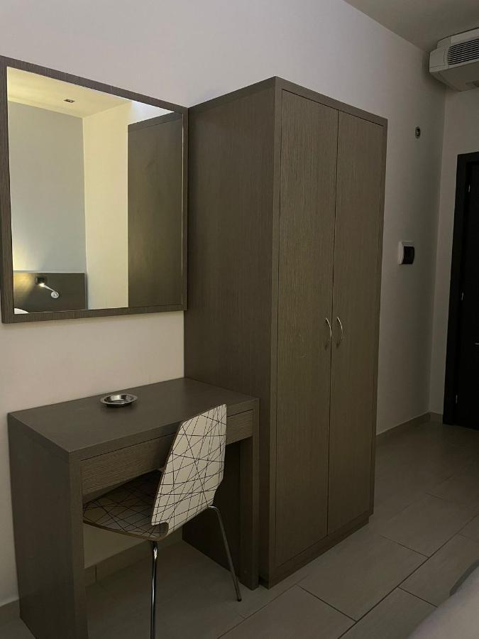 Hotel Cristian Giugliano In Campania Exteriör bild
