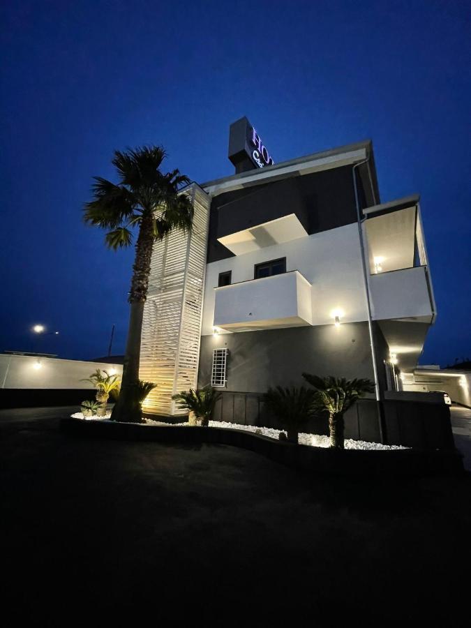 Hotel Cristian Giugliano In Campania Exteriör bild