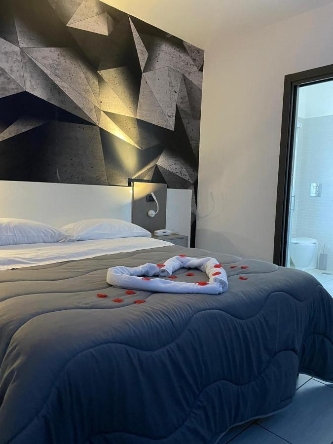 Hotel Cristian Giugliano In Campania Exteriör bild