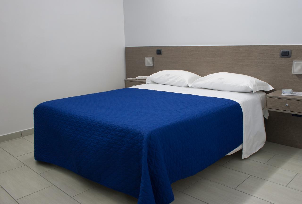 Hotel Cristian Giugliano In Campania Exteriör bild